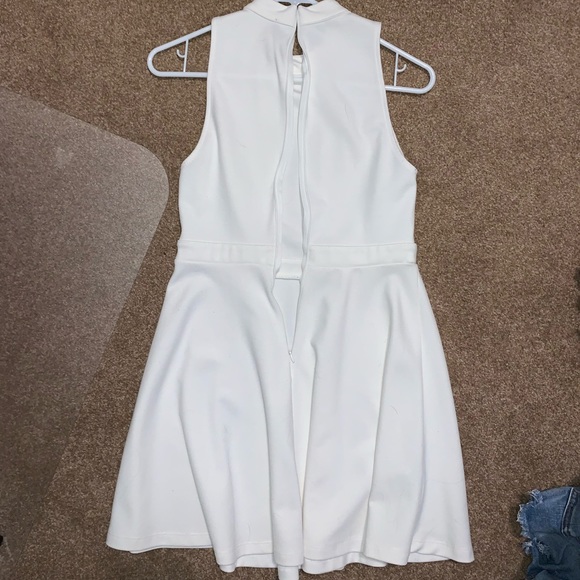 Simple dress - Picture 2 of 2